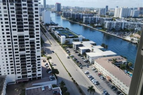 Condo in Hollywood, Florida, 2 bedrooms  № 2025214 - photo 24