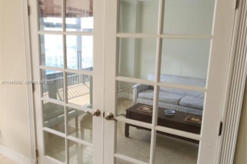 Condo in Hollywood, Florida, 2 bedrooms  № 2025214 - photo 21