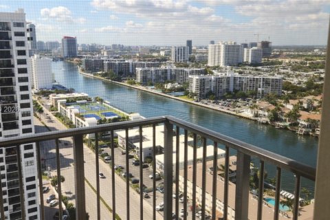 Condo in Hollywood, Florida, 2 bedrooms  № 2025214 - photo 5