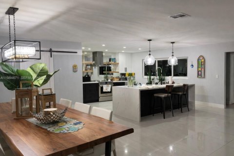 Купить виллу или дом в Майами, Флорида 3 спальни, 140.47м2, № 2051747 - фото 2