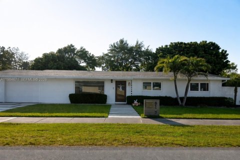 Дом в Майами, Флорида 3 спальни, 140.47м2 № 2051747