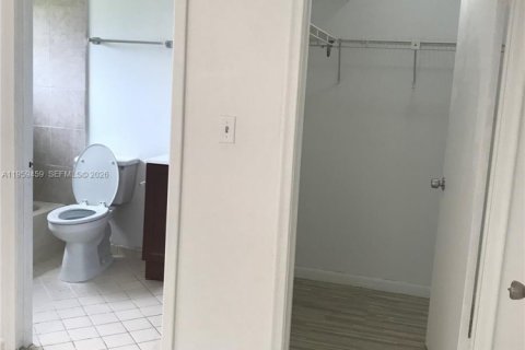 Condominio en alquiler en Hallandale Beach, Florida, 3 dormitorios, 381.36 m2 № 2017943 - foto 7