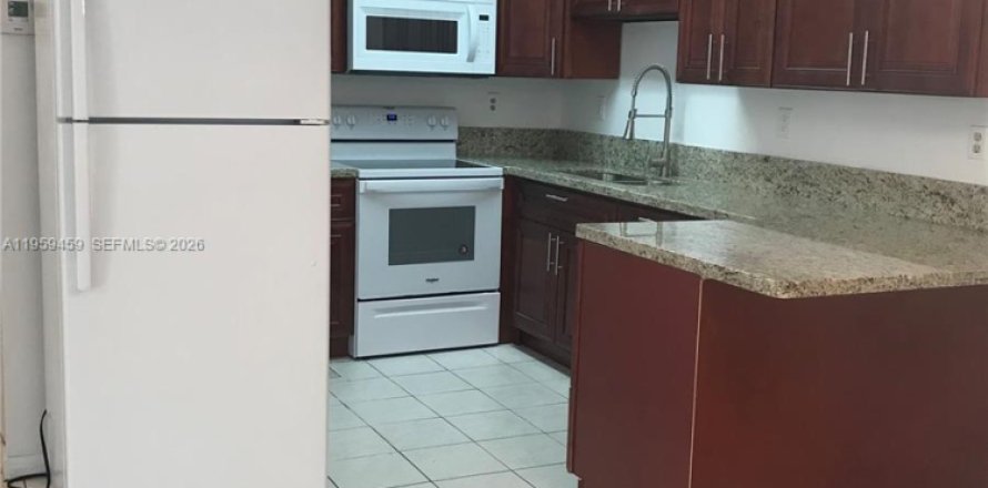 Condominio en Hallandale Beach, Florida, 3 dormitorios  № 2017943