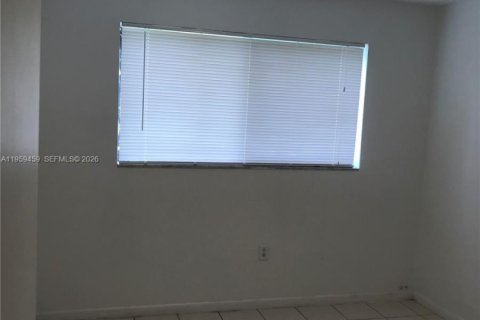 Condominio en alquiler en Hallandale Beach, Florida, 3 dormitorios, 381.36 m2 № 2017943 - foto 9