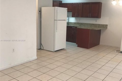 Condominio en alquiler en Hallandale Beach, Florida, 3 dormitorios, 381.36 m2 № 2017943 - foto 4