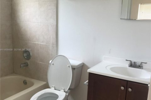 Condominio en alquiler en Hallandale Beach, Florida, 3 dormitorios, 381.36 m2 № 2017943 - foto 6