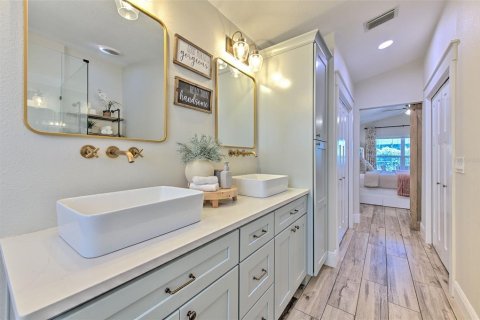 House in Valrico, Florida 4 bedrooms, 204.85 sq.m. № 1874069 - photo 13