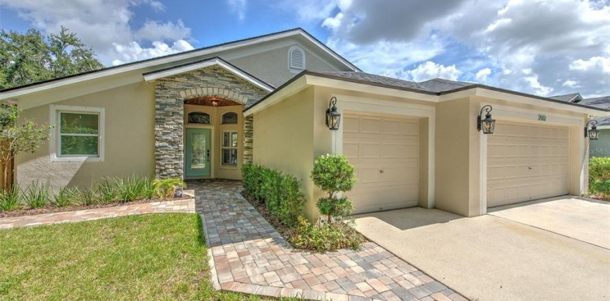 House in Valrico, Florida 4 bedrooms, 204.85 sq.m. № 1874069