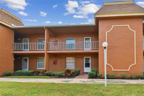 Condo in Largo, Florida, 2 bedrooms  № 2383394 - photo 2