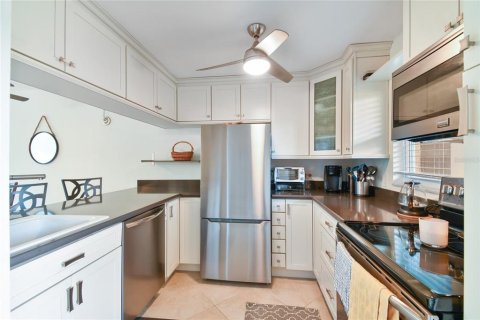 Condo in Largo, Florida, 2 bedrooms  № 2383394 - photo 10