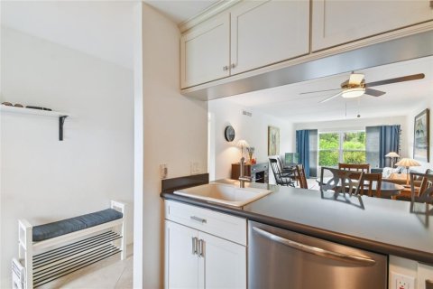 Condo in Largo, Florida, 2 bedrooms  № 2383394 - photo 14
