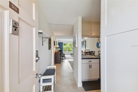 Condo in Largo, Florida, 2 bedrooms  № 2383394 - photo 7