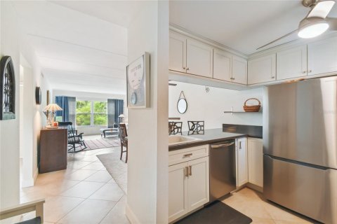Condo in Largo, Florida, 2 bedrooms  № 2383394 - photo 16