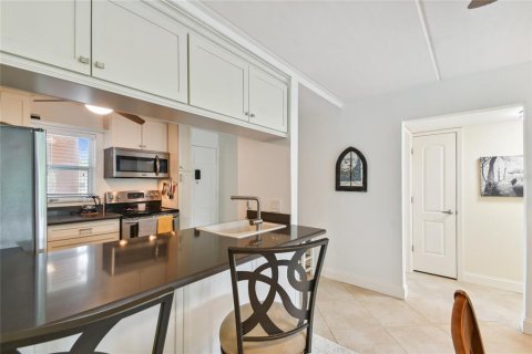 Condo in Largo, Florida, 2 bedrooms  № 2383394 - photo 19