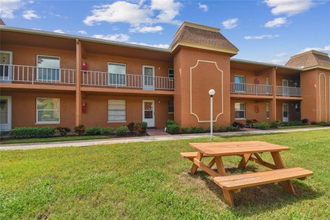 Condo in Largo, Florida, 2 bedrooms  № 2383394 - photo 3
