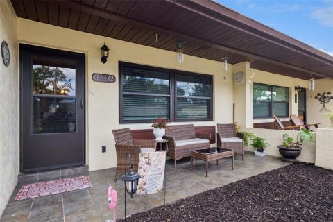 Condo in Tavares, Florida, 2 bedrooms № 2212211 - photo 2