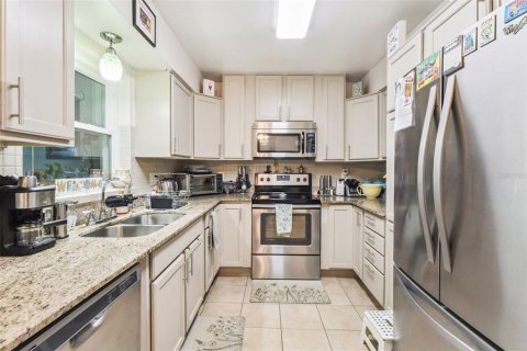 Condo in Tavares, Florida, 2 bedrooms № 2212211 - photo 10