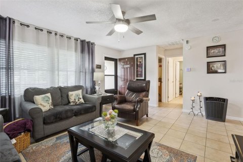 Condo in Tavares, Florida, 2 bedrooms № 2212211 - photo 6