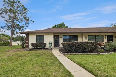 Condo in Tavares, Florida, 2 bedrooms № 2212211