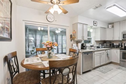 Condo in Tavares, Florida, 2 bedrooms № 2212211 - photo 8