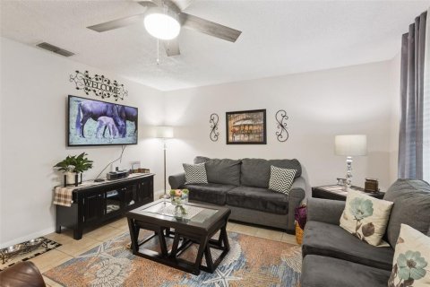 Condo in Tavares, Florida, 2 bedrooms № 2212211 - photo 4