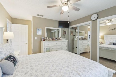 Condo in Tavares, Florida, 2 bedrooms № 2212211 - photo 11