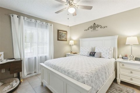 Condo in Tavares, Florida, 2 bedrooms № 2212211 - photo 12