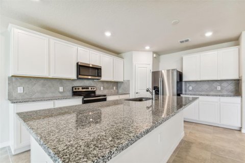 House in Zephyrhills, Florida 4 bedrooms, 268.86 sq.m. № 1886454 - photo 3