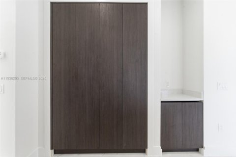 Купить виллу или дом в Кейп-Корал, Флорида 4 комнаты, 172.33м2, № 1994541 - фото 29