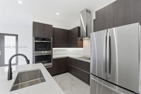 Купить виллу или дом в Кейп-Корал, Флорида 4 комнаты, 172.33м2, № 1994541 - фото 28