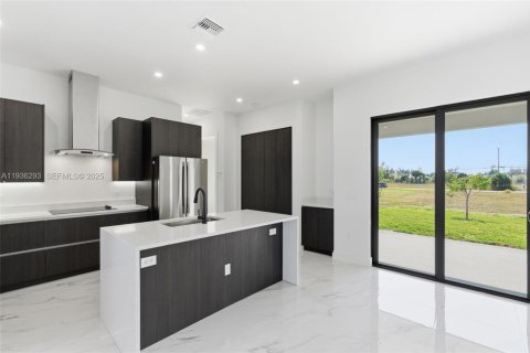 Купить виллу или дом в Кейп-Корал, Флорида 4 комнаты, 172.33м2, № 1994541 - фото 22