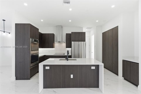 Купить виллу или дом в Кейп-Корал, Флорида 4 комнаты, 172.33м2, № 1994541 - фото 26