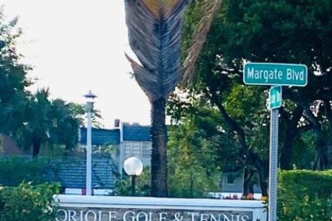Condominio en Margate, Florida, 2 dormitorios № 2189888