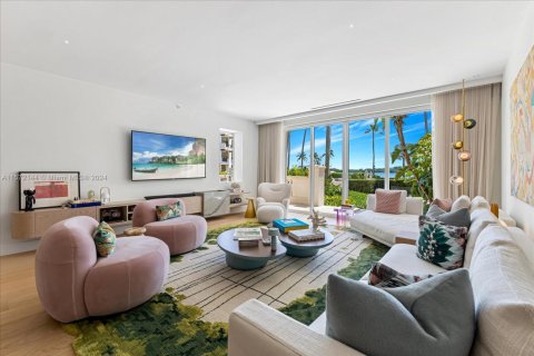 Снять в аренду кондоминиум в Майами-Бич, Флорида 3 спальни, 213.68м2, № 1958763 - фото 2