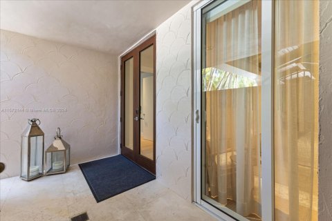 Снять в аренду кондоминиум в Майами-Бич, Флорида 3 спальни, 213.68м2, № 1958763 - фото 15