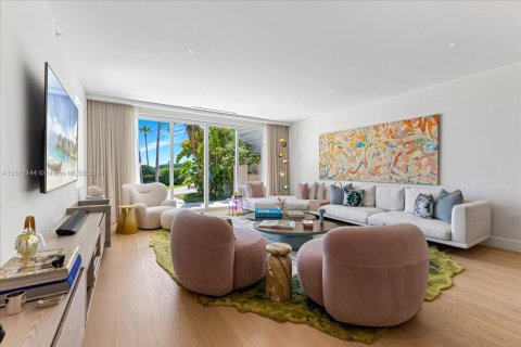 Снять в аренду кондоминиум в Майами-Бич, Флорида 3 спальни, 213.68м2, № 1958763 - фото 3