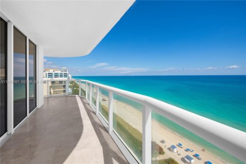Condo in Miami Beach, Florida, 3 bedrooms № 2026281 - photo 24