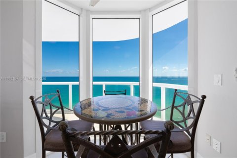 Condo in Miami Beach, Florida, 3 bedrooms № 2026281 - photo 8