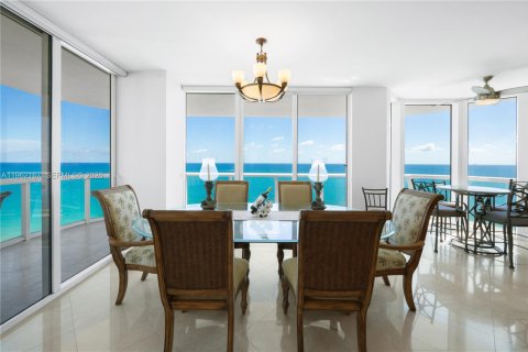 Condo in Miami Beach, Florida, 3 bedrooms № 2026281 - photo 4