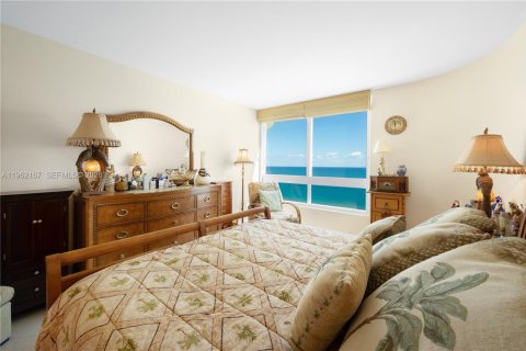 Condo in Miami Beach, Florida, 3 bedrooms № 2026281 - photo 14