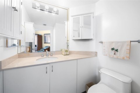 Condo in Miami Beach, Florida, 3 bedrooms № 2026281 - photo 16