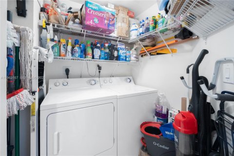 Condo in Miami Beach, Florida, 3 bedrooms № 2026281 - photo 20