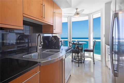 Condo in Miami Beach, Florida, 3 bedrooms № 2026281 - photo 7