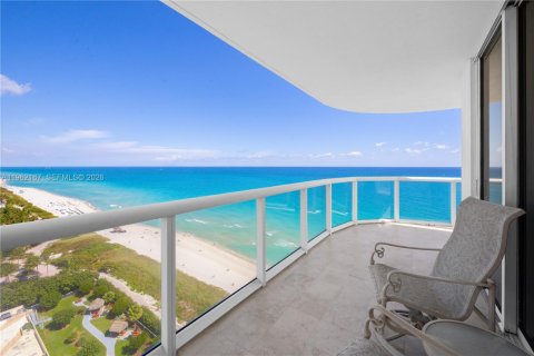 Condo in Miami Beach, Florida, 3 bedrooms № 2026281 - photo 22