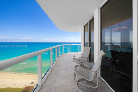 Condo in Miami Beach, Florida, 3 bedrooms № 2026281 - photo 21