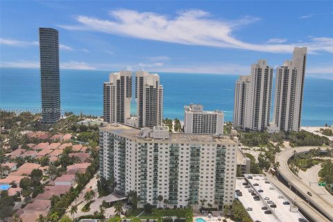 Condo à Sunny Isles Beach, Floride, 2 chambres  № 2264824