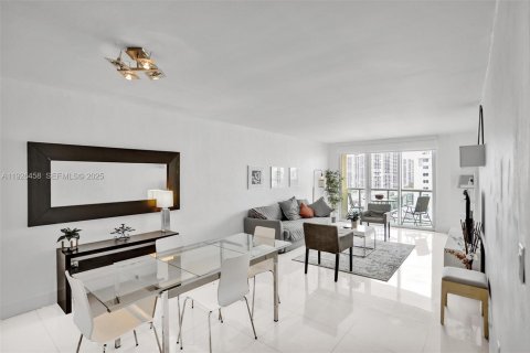 Copropriété à vendre à Sunny Isles Beach, Floride: 2 chambres, 139.82 m2 № 2264824 - photo 10