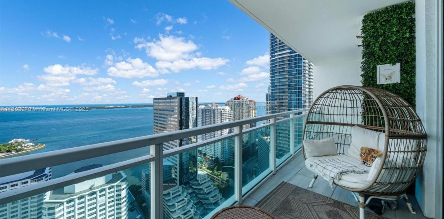 Кондоминиум с 2 спальнями в Майами, Флорида № 1954585