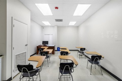 Propiedad comercial en alquiler en Lakeland, Florida, 1170.57 m2 № 1435601 - foto 27