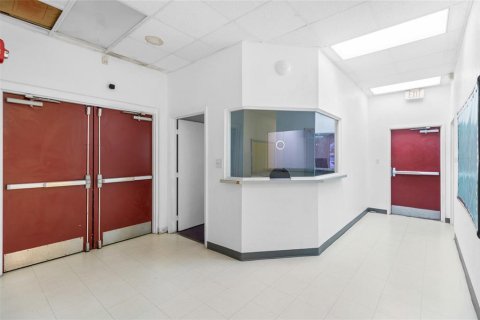 Propiedad comercial en alquiler en Lakeland, Florida, 1170.57 m2 № 1435601 - foto 11
